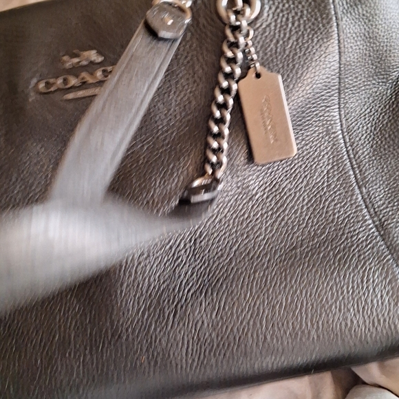 A 1 yrs old Coach pocketbook - Picture 2 of 5